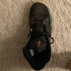 This is a very nice modern shoe that every toddler will like! it was orginnally